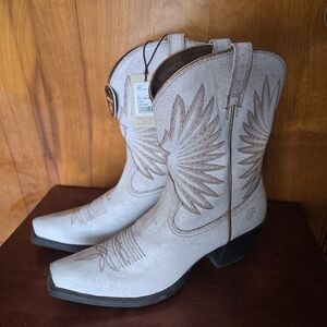 NWT Women’s Ariat Goldie Western Boots 10B White Wedding Summer